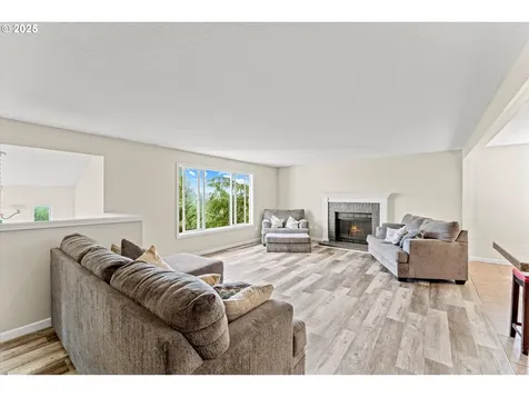 17304 Parkers Drive Gladstone OR 97027