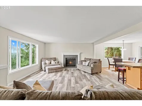 17304 Parkers Drive Gladstone OR 97027
