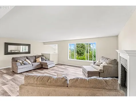 17304 Parkers Drive Gladstone OR 97027
