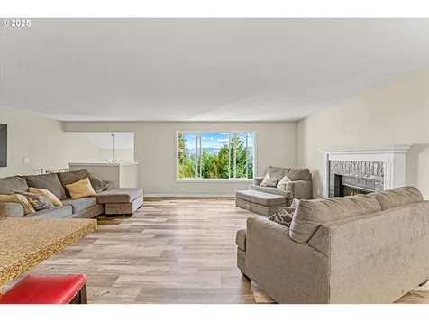 17304 Parkers Drive Gladstone OR 97027