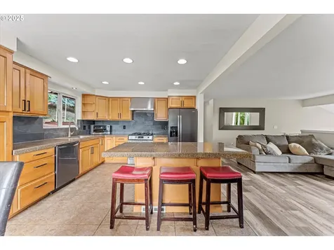 17304 Parkers Drive Gladstone OR 97027