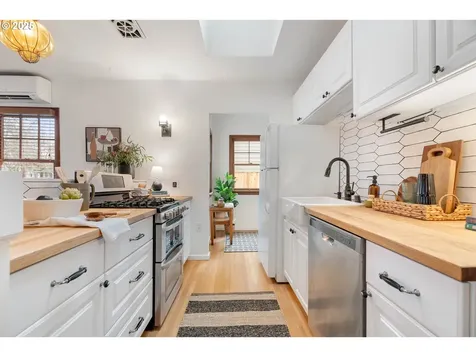 7022 NE Siskiyou Street Portland OR 97213