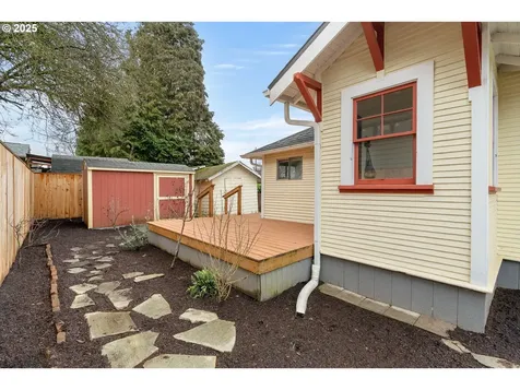 7022 NE Siskiyou Street Portland OR 97213