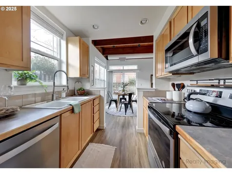 6822 N Borthwick Avenue Portland OR 97217