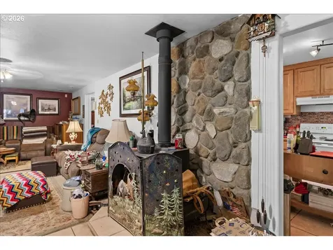3604 Azalea Glen Road Glendale OR 97442