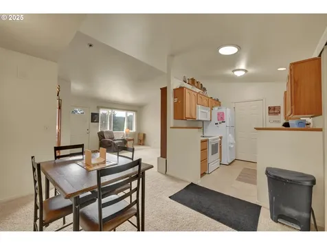 445 Kalapuya Way Cottage Grove OR 97424