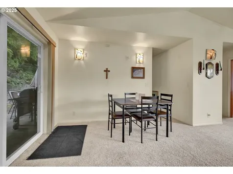 445 Kalapuya Way Cottage Grove OR 97424
