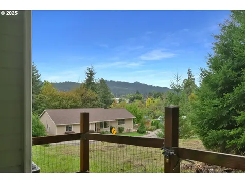 445 Kalapuya Way Cottage Grove OR 97424
