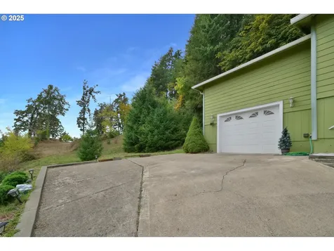 445 Kalapuya Way Cottage Grove OR 97424