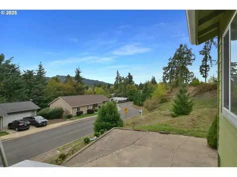 445 Kalapuya Way Cottage Grove OR 97424