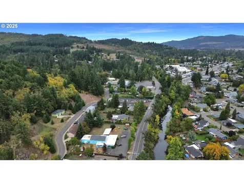 445 Kalapuya Way Cottage Grove OR 97424
