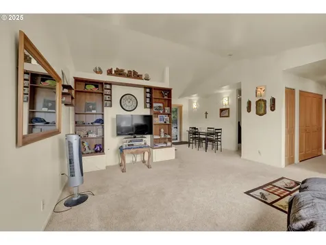 445 Kalapuya Way Cottage Grove OR 97424