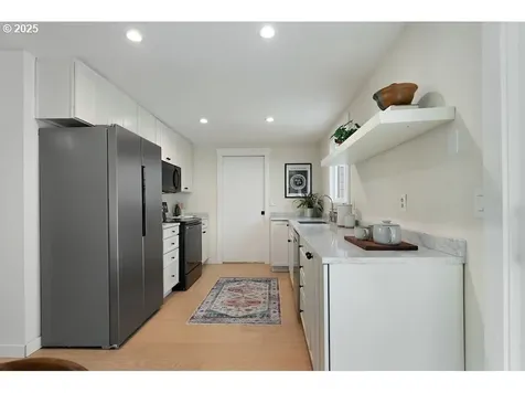 4038 NE Multnomah Street Portland OR 97232