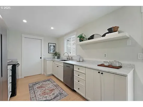 4038 NE Multnomah Street Portland OR 97232