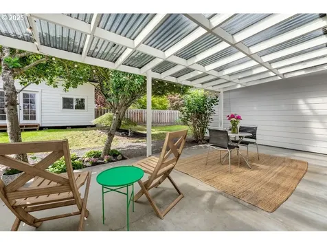 4038 NE Multnomah Street Portland OR 97232