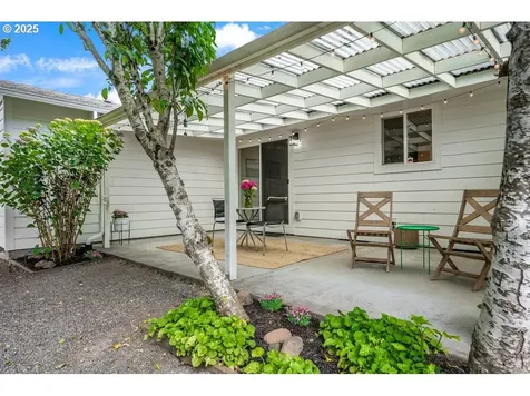 4038 NE Multnomah Street Portland OR 97232