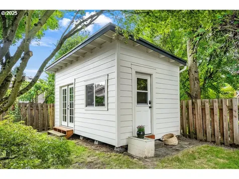 4038 NE Multnomah Street Portland OR 97232