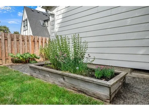 4038 NE Multnomah Street Portland OR 97232