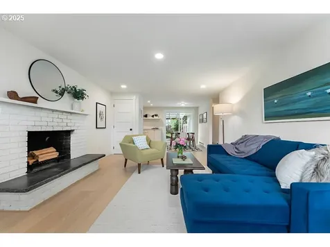 4038 NE Multnomah Street Portland OR 97232
