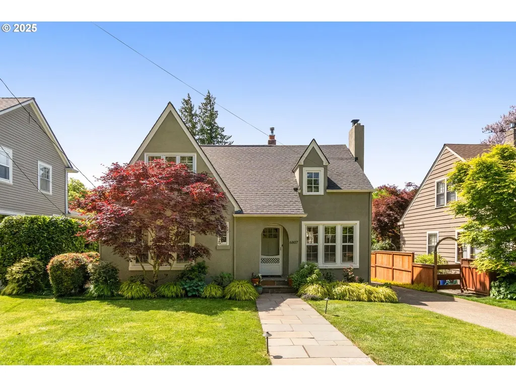 6807 SE 34th Avenue Portland OR 97202