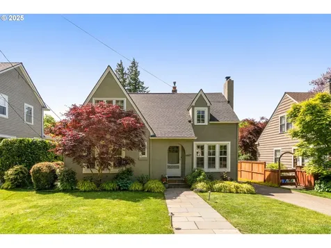 6807 SE 34th Avenue Portland OR 97202
