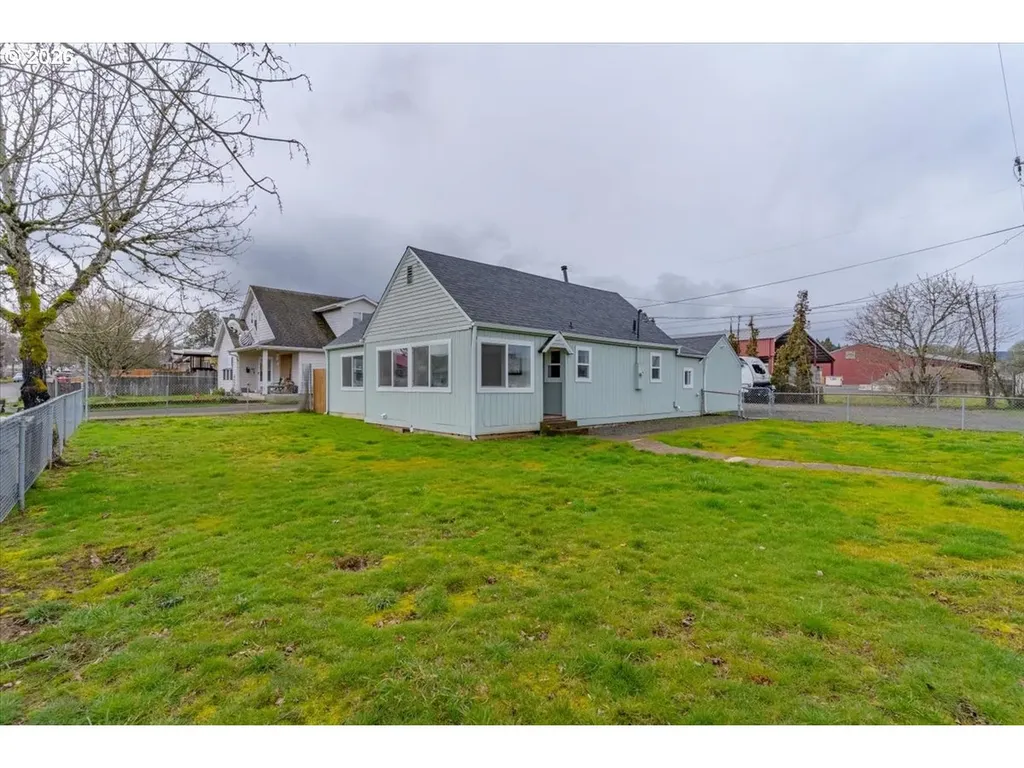 809 SW Ash Street Dallas OR 97338
