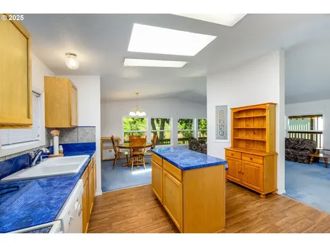 694 Tipton Road Roseburg OR 97471