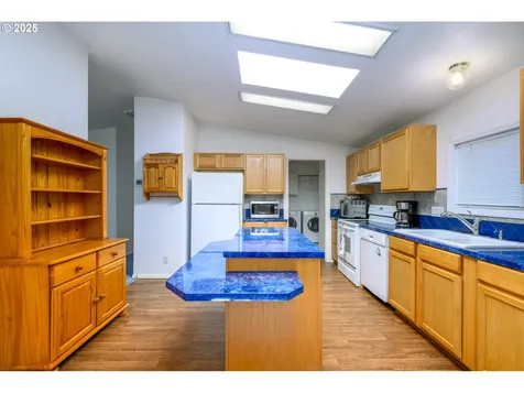 694 Tipton Road Roseburg OR 97471