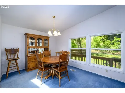 694 Tipton Road Roseburg OR 97471