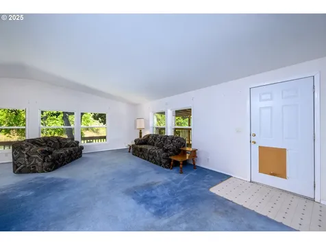 694 Tipton Road Roseburg OR 97471