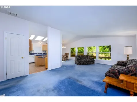 694 Tipton Road Roseburg OR 97471