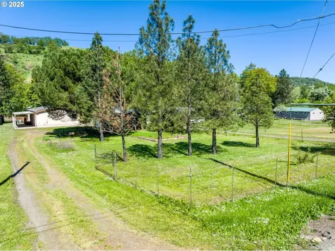694 Tipton Road Roseburg OR 97471
