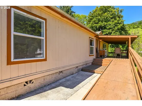 694 Tipton Road Roseburg OR 97471