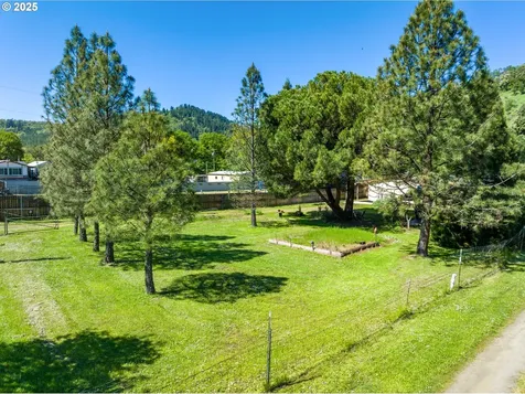 694 Tipton Road Roseburg OR 97471