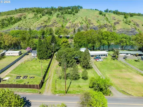 694 Tipton Road Roseburg OR 97471