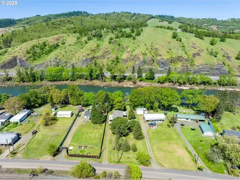 694 Tipton Road Roseburg OR 97471