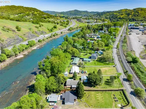 694 Tipton Road Roseburg OR 97471