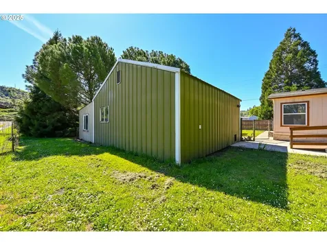 694 Tipton Road Roseburg OR 97471
