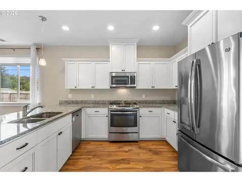 110 W Flangas Avenue Roseburg OR 97471