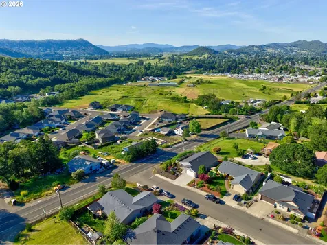 110 W Flangas Avenue Roseburg OR 97471