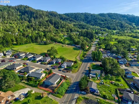110 W Flangas Avenue Roseburg OR 97471
