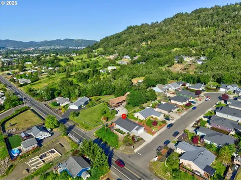 110 W Flangas Avenue Roseburg OR 97471