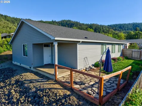 110 W Flangas Avenue Roseburg OR 97471
