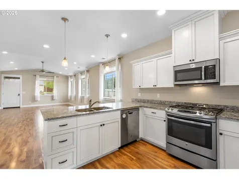 110 W Flangas Avenue Roseburg OR 97471