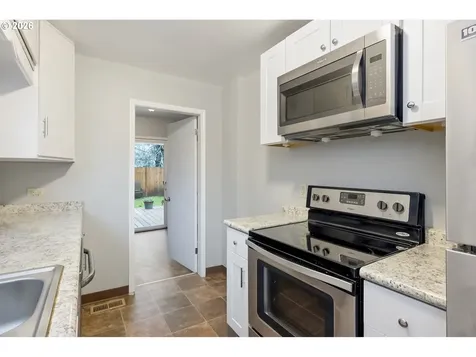 6125 SE 138th Place Portland OR 97236