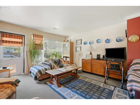 9421 SE Glenwood Street Portland OR 97266