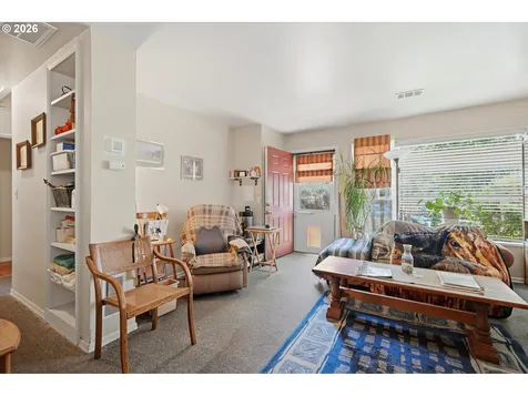 9421 SE Glenwood Street Portland OR 97266