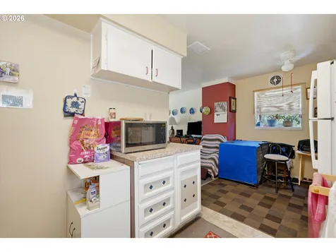 9421 SE Glenwood Street Portland OR 97266