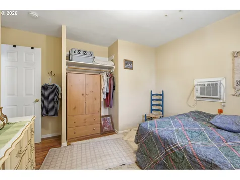 9421 SE Glenwood Street Portland OR 97266