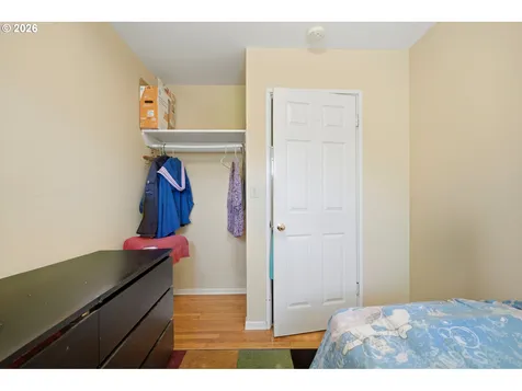 9421 SE Glenwood Street Portland OR 97266